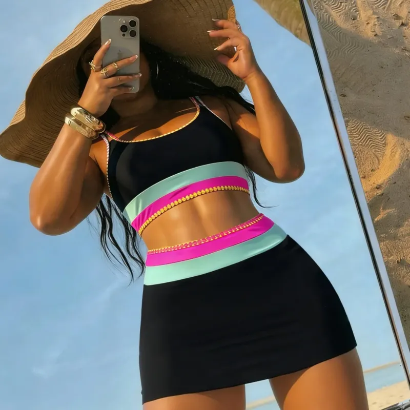 Damen Bikinikleid mit modischem Cut-Out und farbigen Akzenten – Maréssa