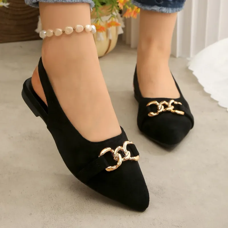 Damen Ballerinas mit Fersenriemen, spitzer Kappe und goldener Kettenverzierung – Lioré